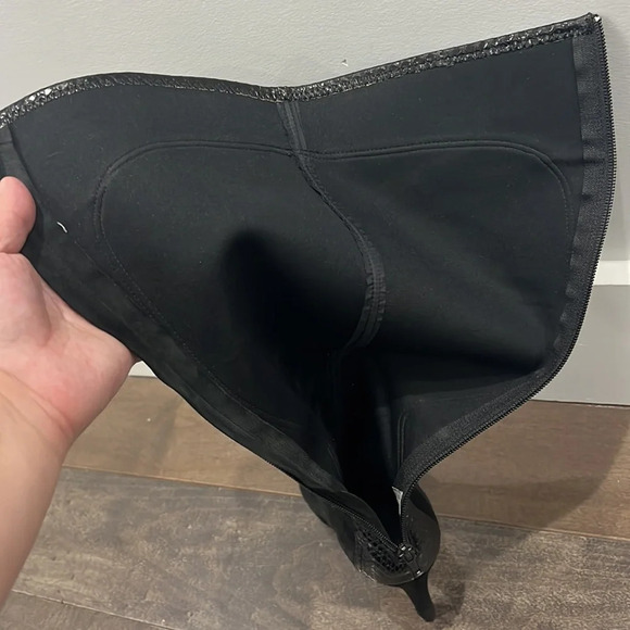 Lord & Taylor Women's Black,suede and leather pointed toe, heeled boots size 7.5 - Picture 9 of 10